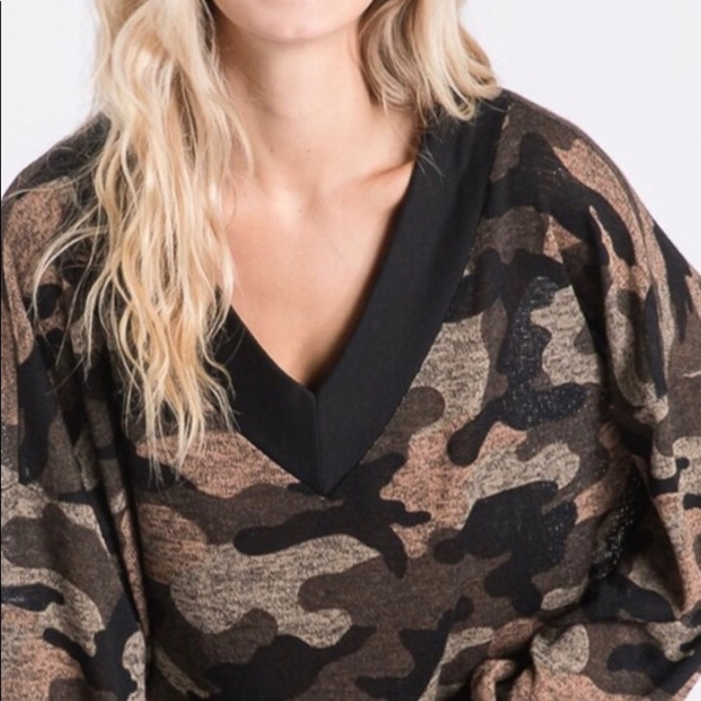 Wide V-Neck Relaxed Fit Camo Top - Picture 7 of 7